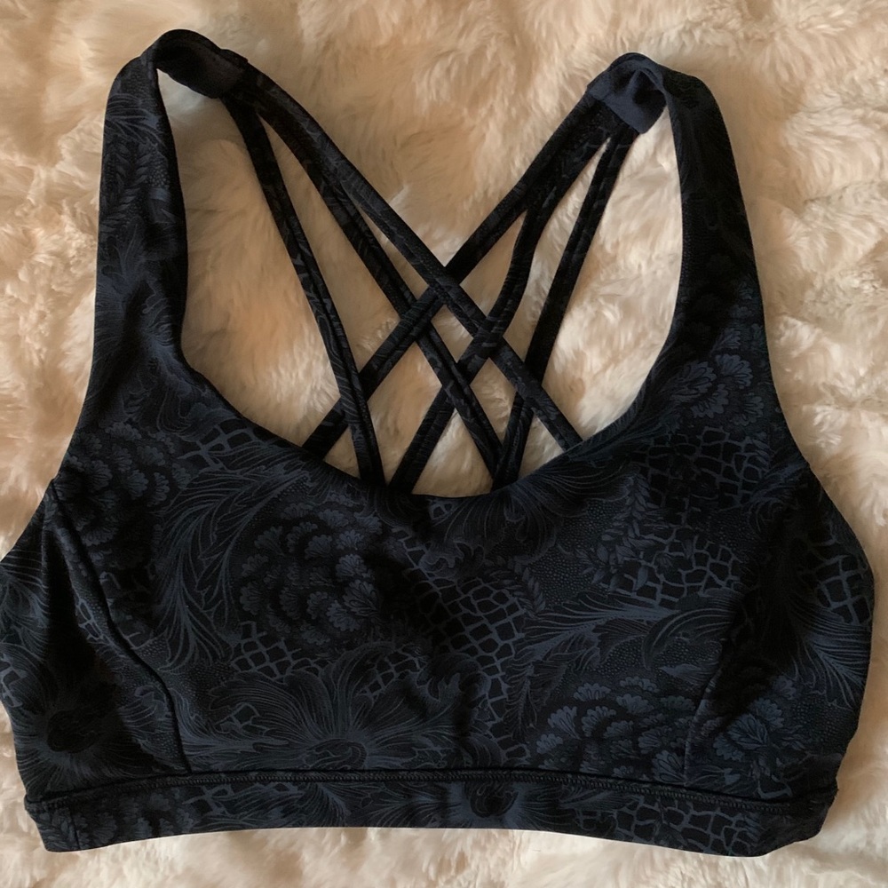 EUC Lululemon Free to Be Serene Bra
